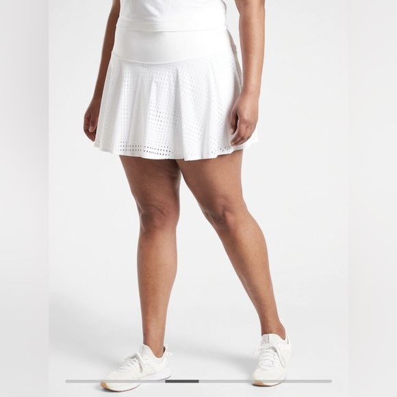 NWT ATHLETA A-GAME 14” WHITE SKORT. Size XL